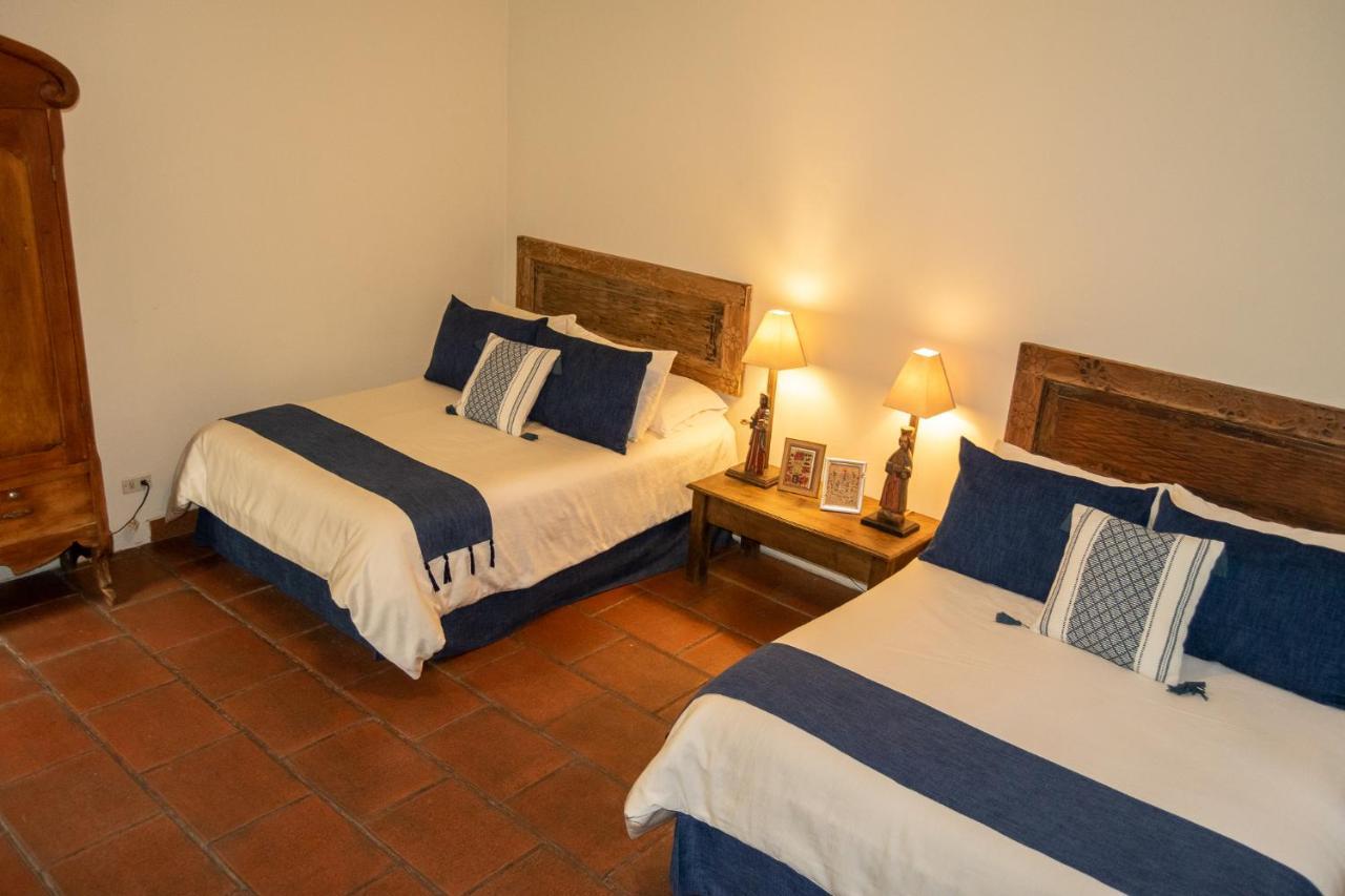 Hotel La Villa Serena Antigua Ngoại thất bức ảnh