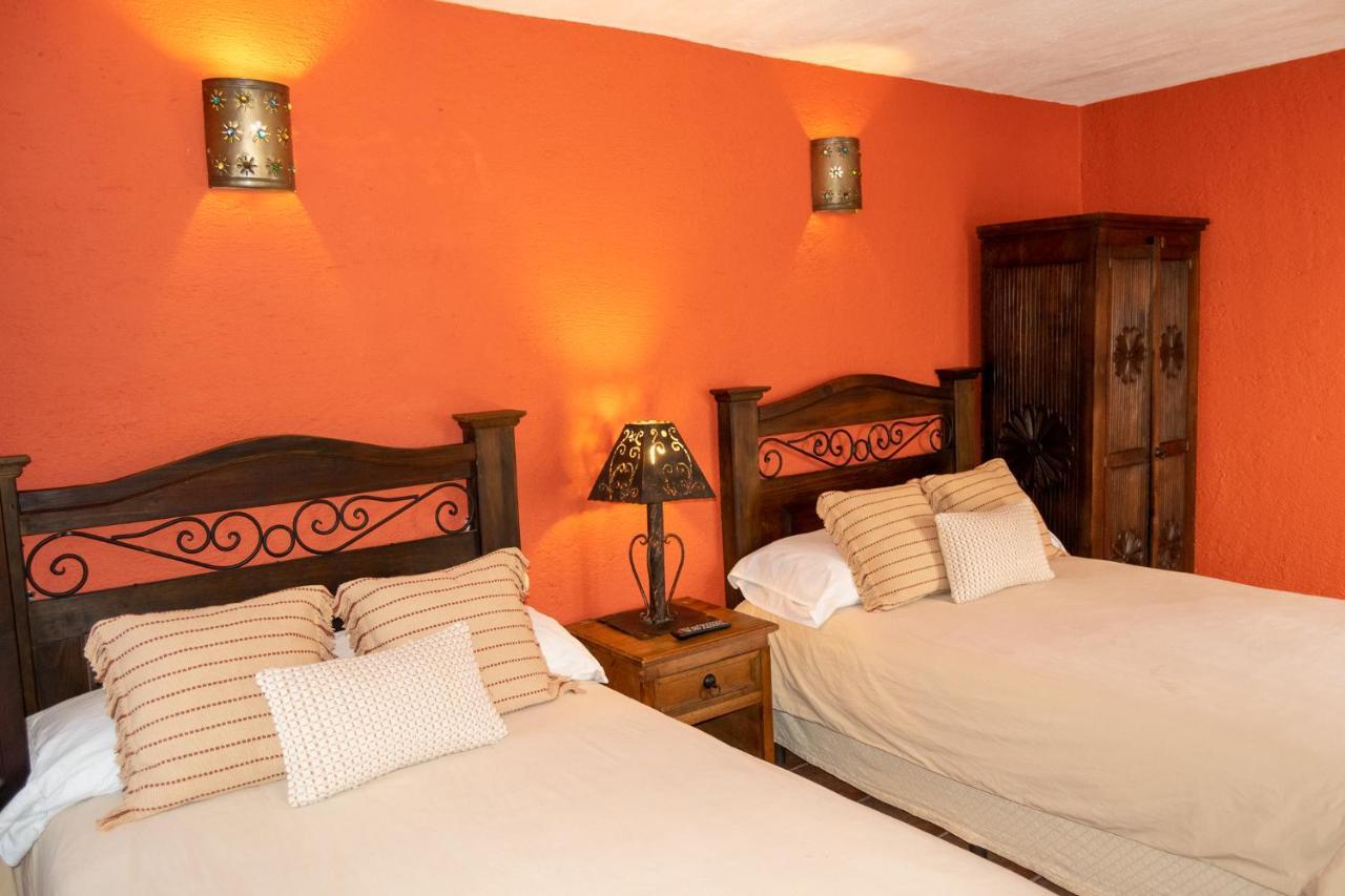 Hotel La Villa Serena Antigua Ngoại thất bức ảnh
