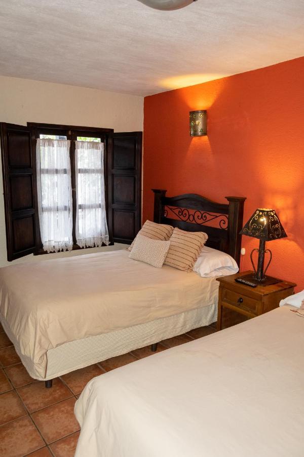 Hotel La Villa Serena Antigua Ngoại thất bức ảnh