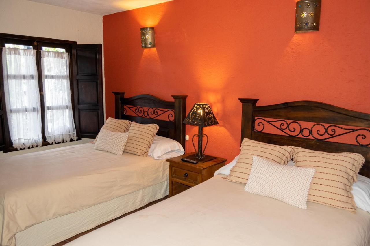 Hotel La Villa Serena Antigua Ngoại thất bức ảnh