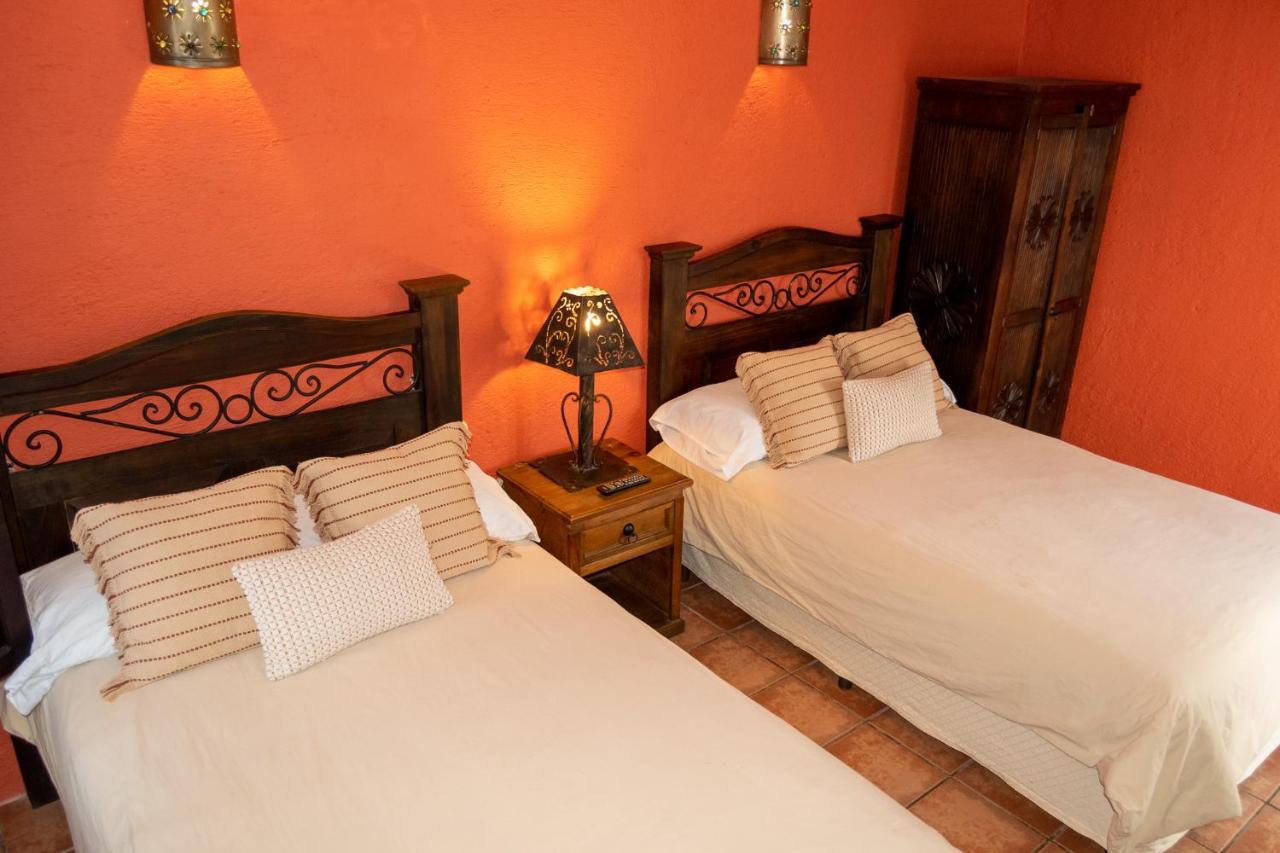 Hotel La Villa Serena Antigua Ngoại thất bức ảnh
