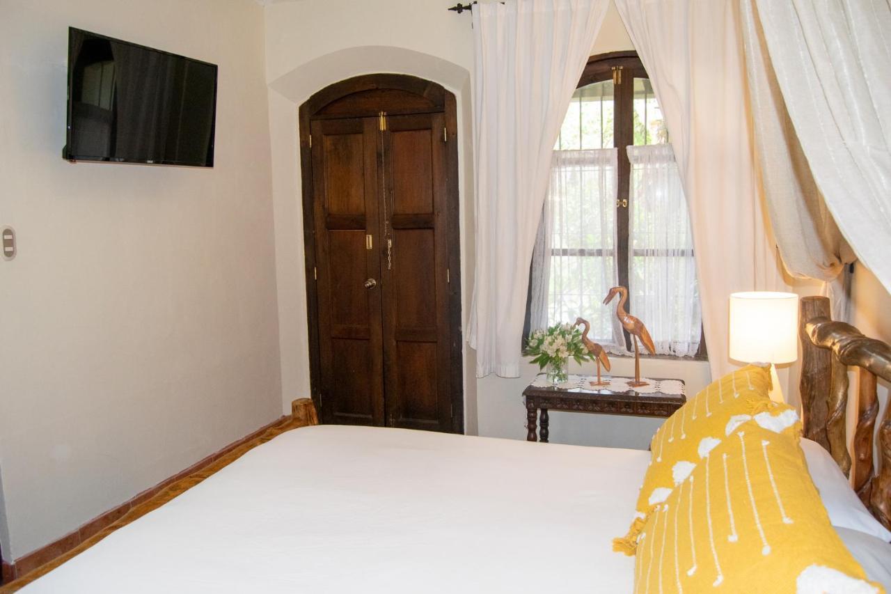 Hotel La Villa Serena Antigua Ngoại thất bức ảnh