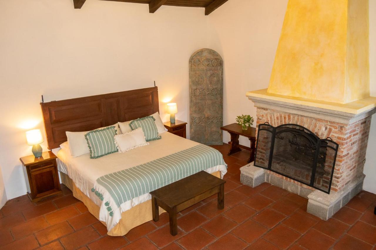 Hotel La Villa Serena Antigua Ngoại thất bức ảnh